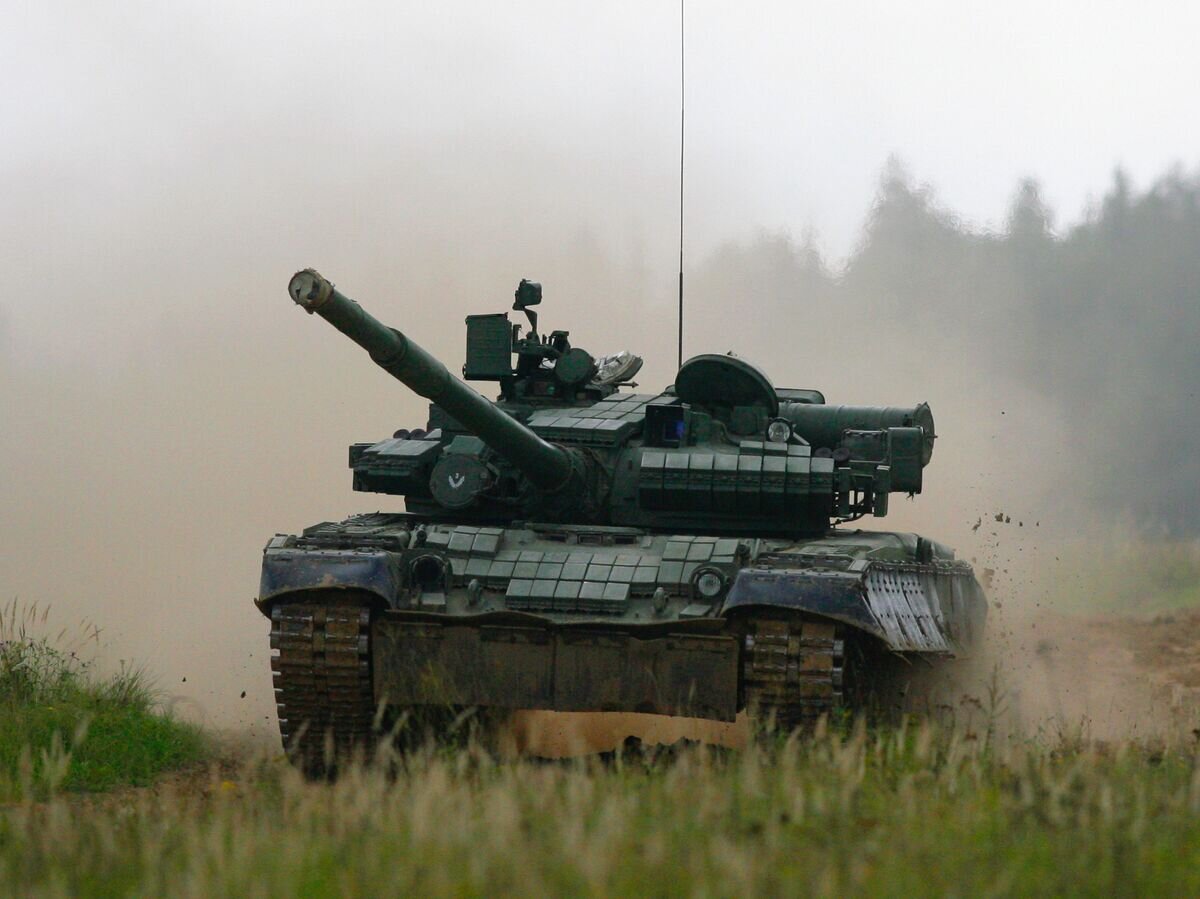    #Танк Т-80У на марше© РИА Новости . Антон Денисов