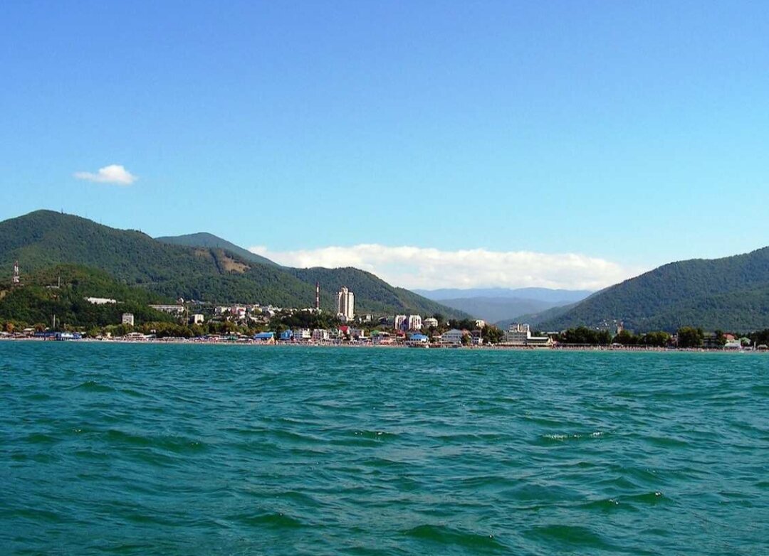 Картинка Сочинского района. Скучаю по морю, поставила эту картинку себе на телефон на рабочий стол🙂. С вами делюсь красотой моря и гор😉. 