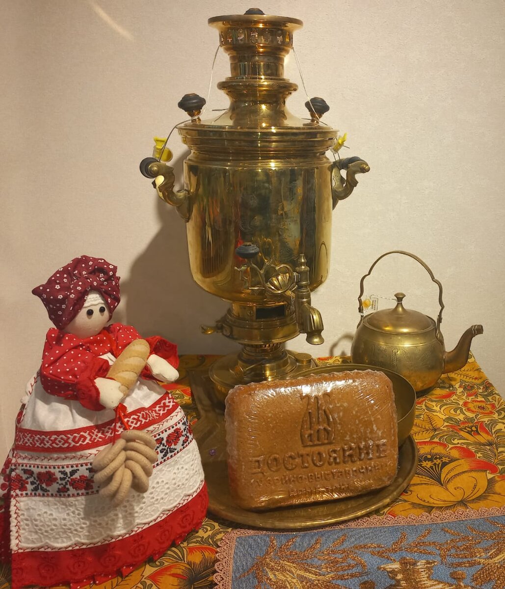 Пряник с лимонником в антураже музейного комплекса