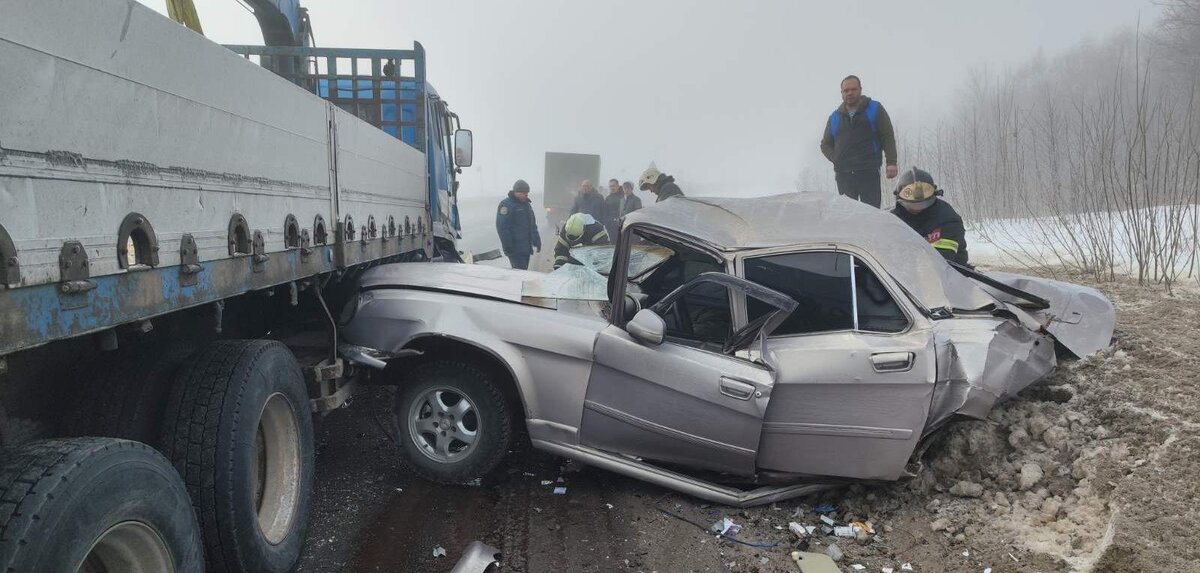     В Шуйском районе «Волга» жестко столкнулась с эвакуатором