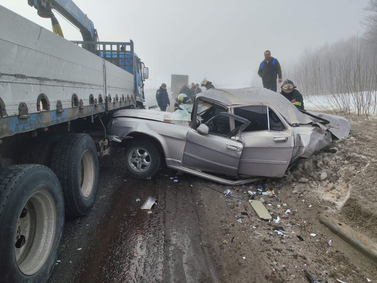     В Шуйском районе «Волга» жестко столкнулась с эвакуатором