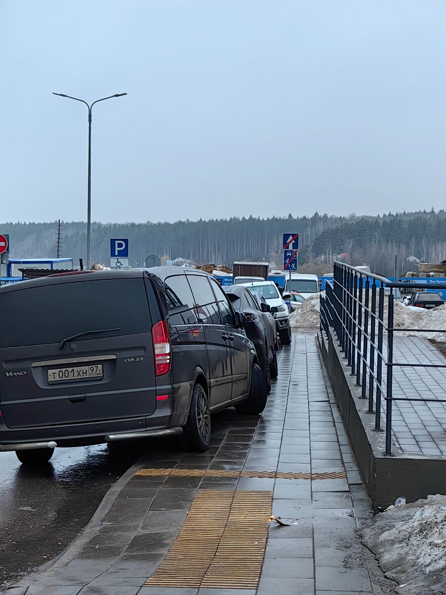 Проблема с парковкой в ЖК Эко Бунино. По делом тебе за такую парковку... |  Путешествия Евгений и Оксана | Дзен