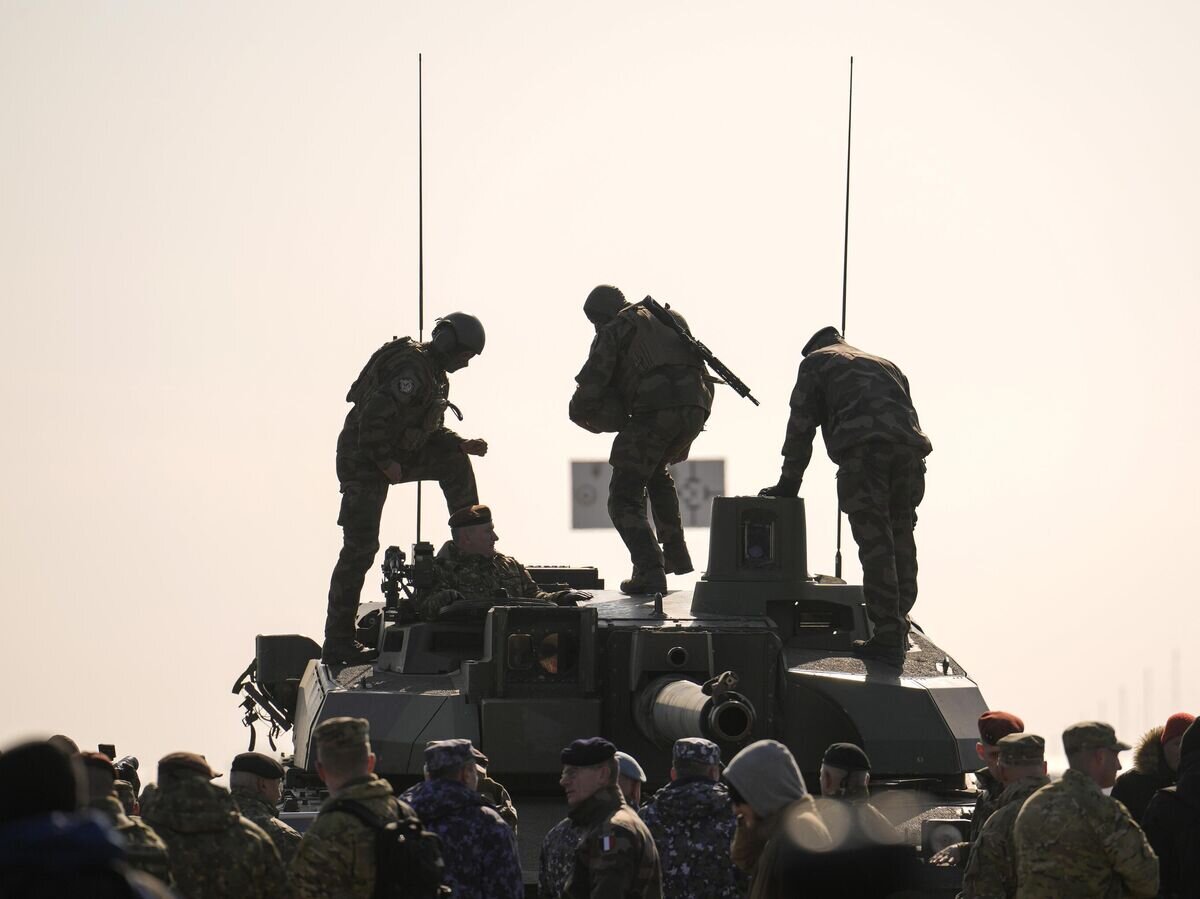    Французские военные во время учений© AP Photo / Vadim Ghirda