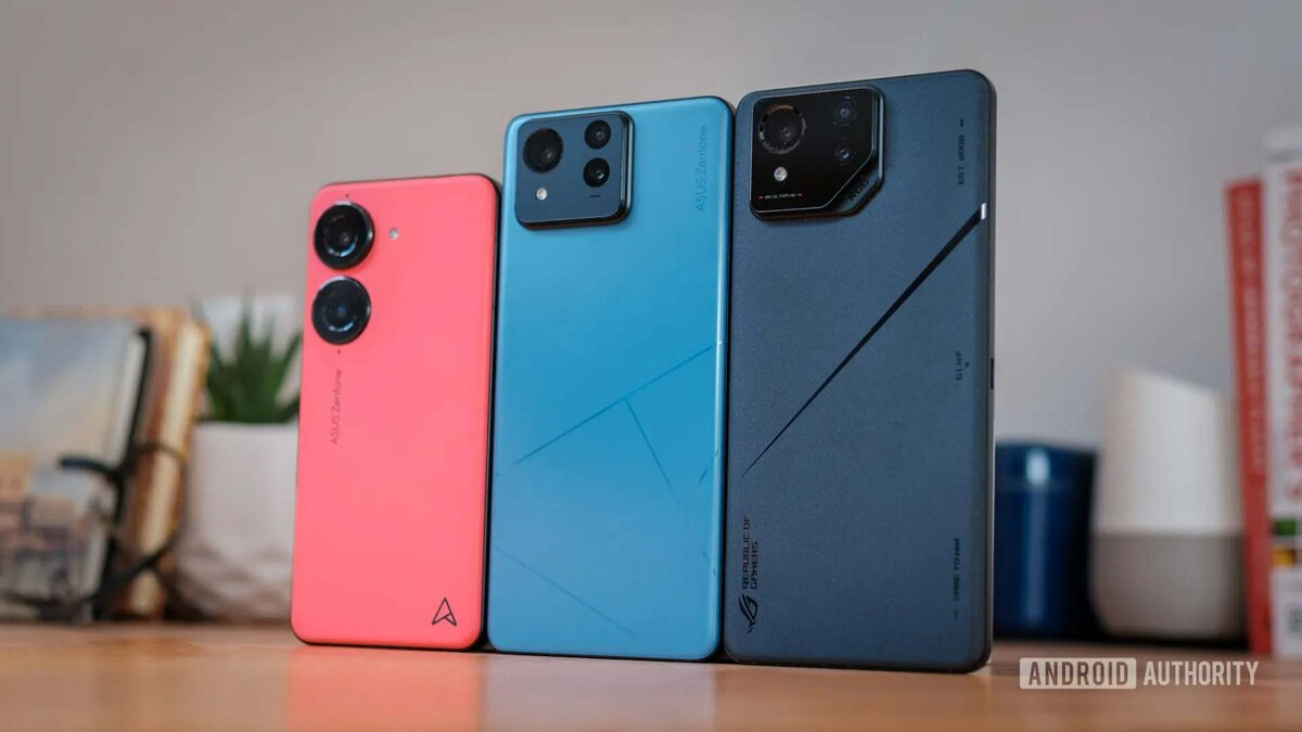    Zenfone 10 (слева), Zenfone 11 Ultra (по центру) и ROG Phone 8 Pro (справа). Фото: Android Authority