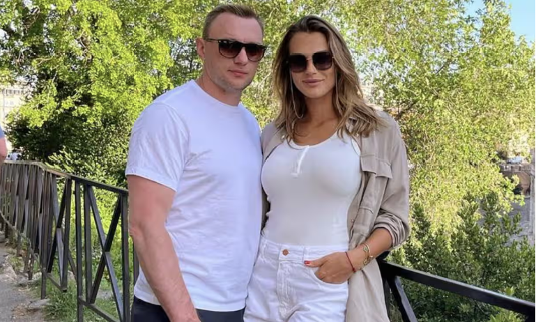 Константин Кольцов на фото со своей девушкой Ариной Соболенко