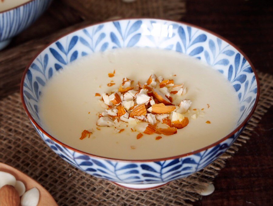 Миндальное желе - один из самых популярных десертов в Китае.