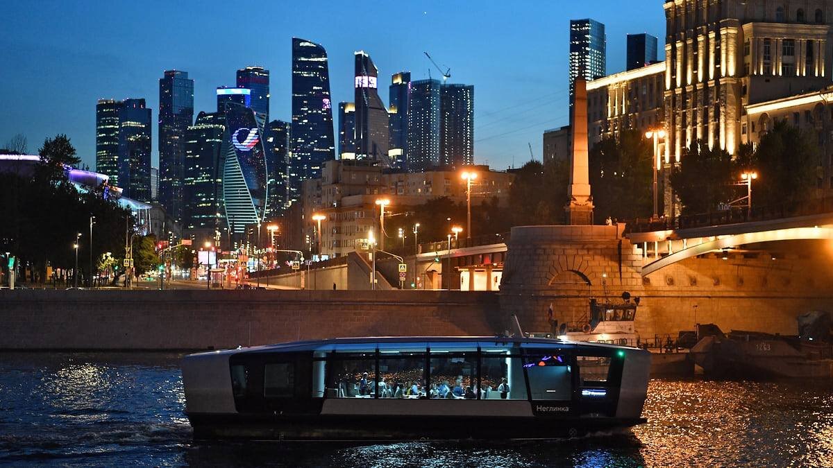 самые красивые места москвы. куда поехать на выходные в москве погулять. интересные места для прогулки. сцена для парка. парк сокольники.