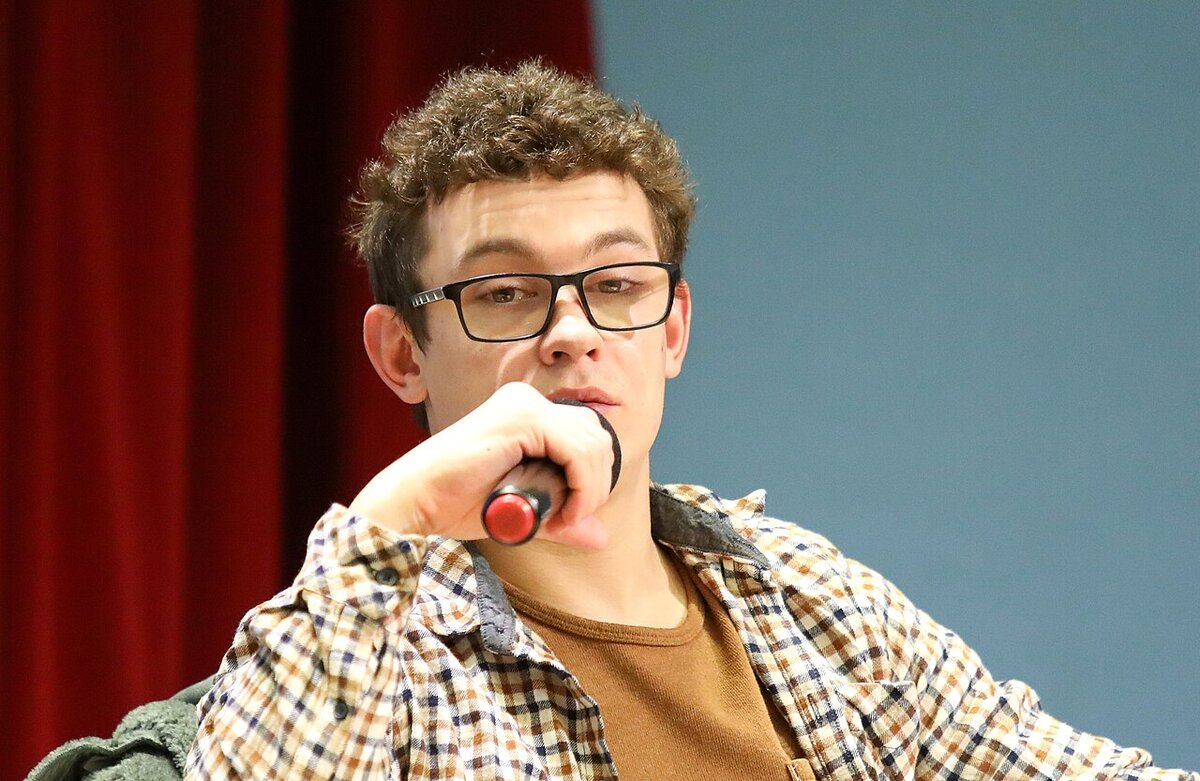 часы мультяшные. остался один час. весело 1 час. время вспять. часы рисунок.