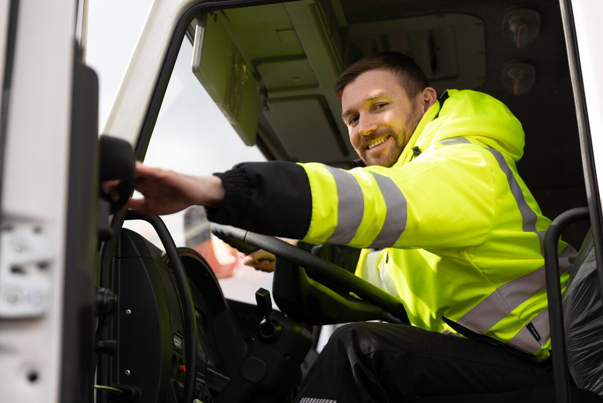 Зимняя сигнальная куртка-бомбер Brodeks KW 222, желтый/черный