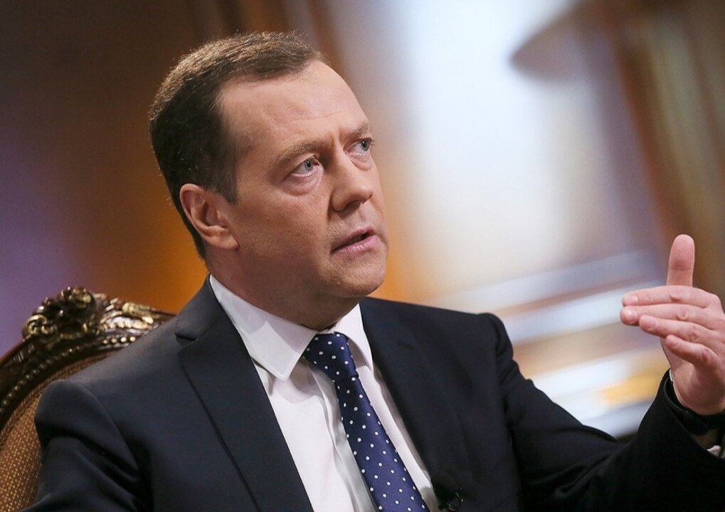    Медведев увидел пользу в возможной отправке французских войск на Украину