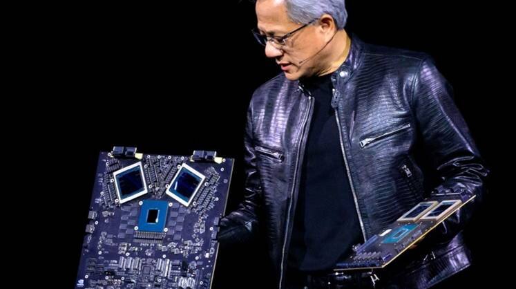    Скриншот видео Nvidia Генеральный директор Nvidia Дженсен Хуанг представил то, что он назвал «самым мощным чипом в мире»