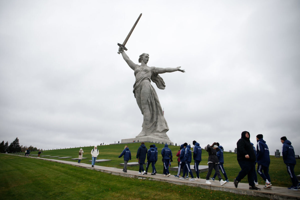 Образ «Родины-матери» в Волгограде больше не принадлежит народу. У него  появился новый хозяин | Gorodche.ru | Дзен