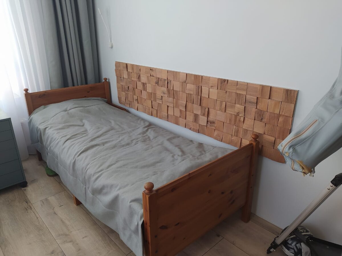 Тут сразу и штору и покрывало видно