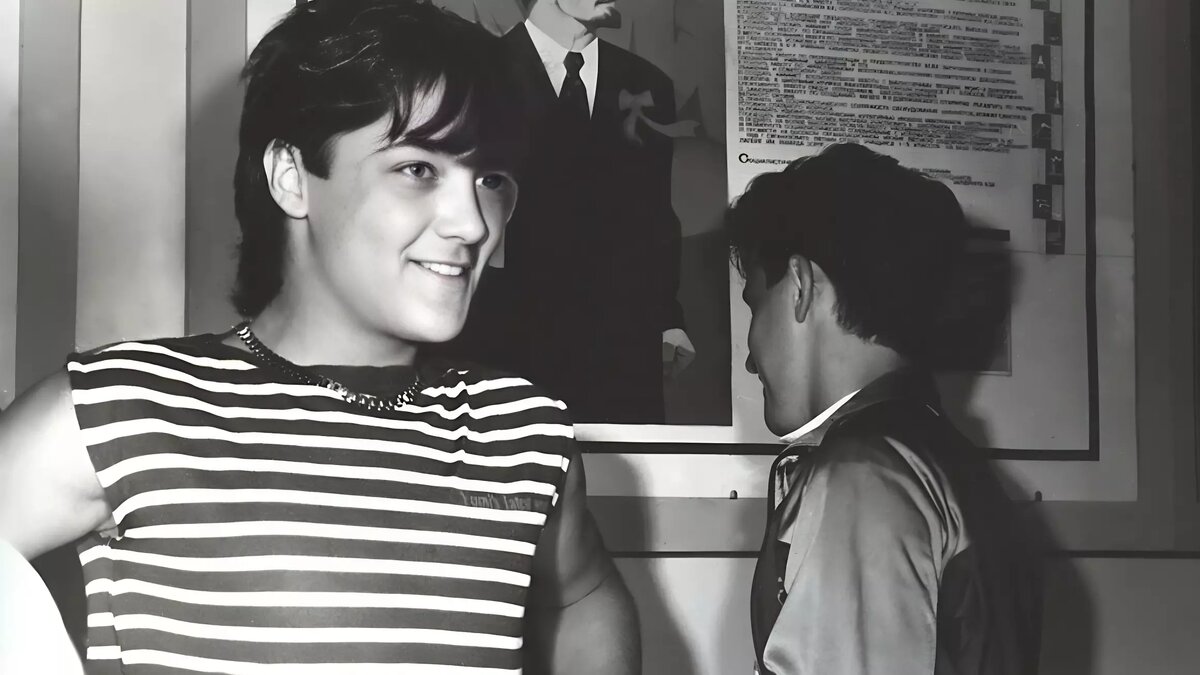     Юрий Шатунов — легендарная личность в советской и российской поп-музыке, его любят и в Приморье. Выступления Юрия в группе «Ласковый май», а затем сольная карьера привели к поистине всенародной любви. Но жизнь Шатунова — особенно в детстве — мало напоминала сказку.