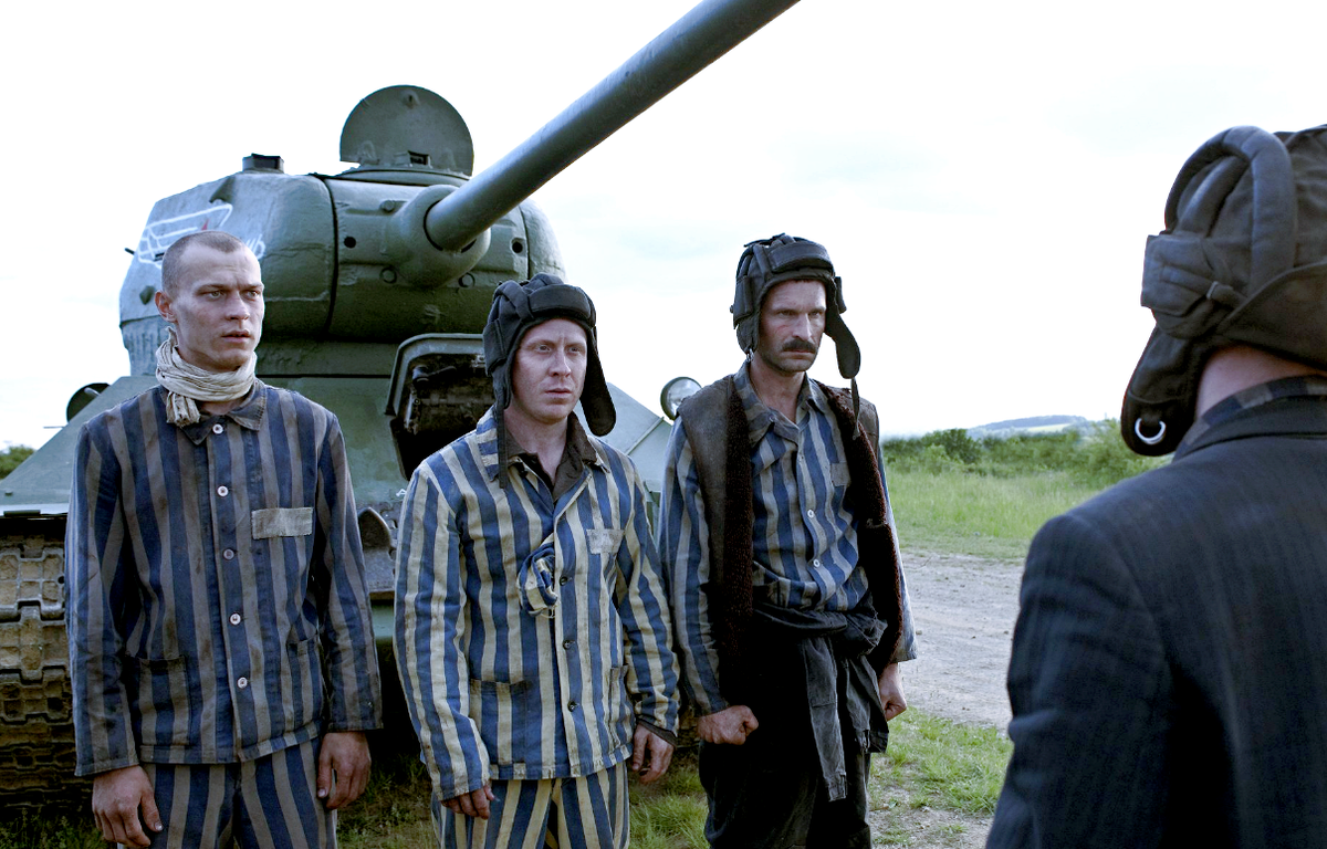 Невероятную легенду воплотили в фильм 2018 года "Т-34".