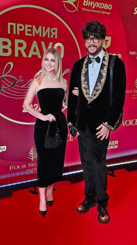 музыкальная премия bravo. церемония вручения премии bravo. премии для медиков в подмосковье 2023. человек на сцене. музыкальная премия bravo.
