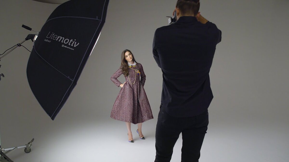    Elinchrom Indirect — нечто среднее между софтом и зонтом. Фотография: PhotoVideo EDU
