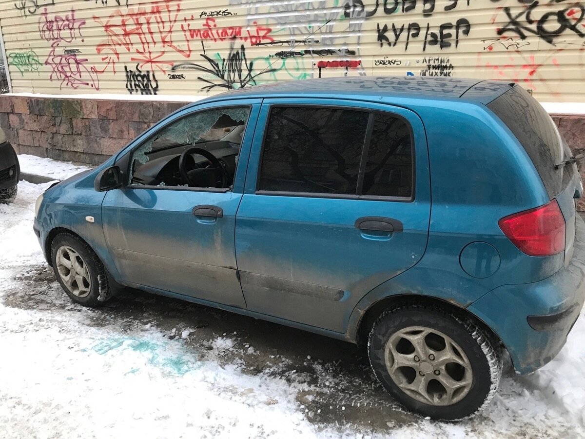 Ночью в Петрозаводске неизвестные разгромили несколько машин | Столица на  Онего - новости Петрозаводска и Карелии | Дзен