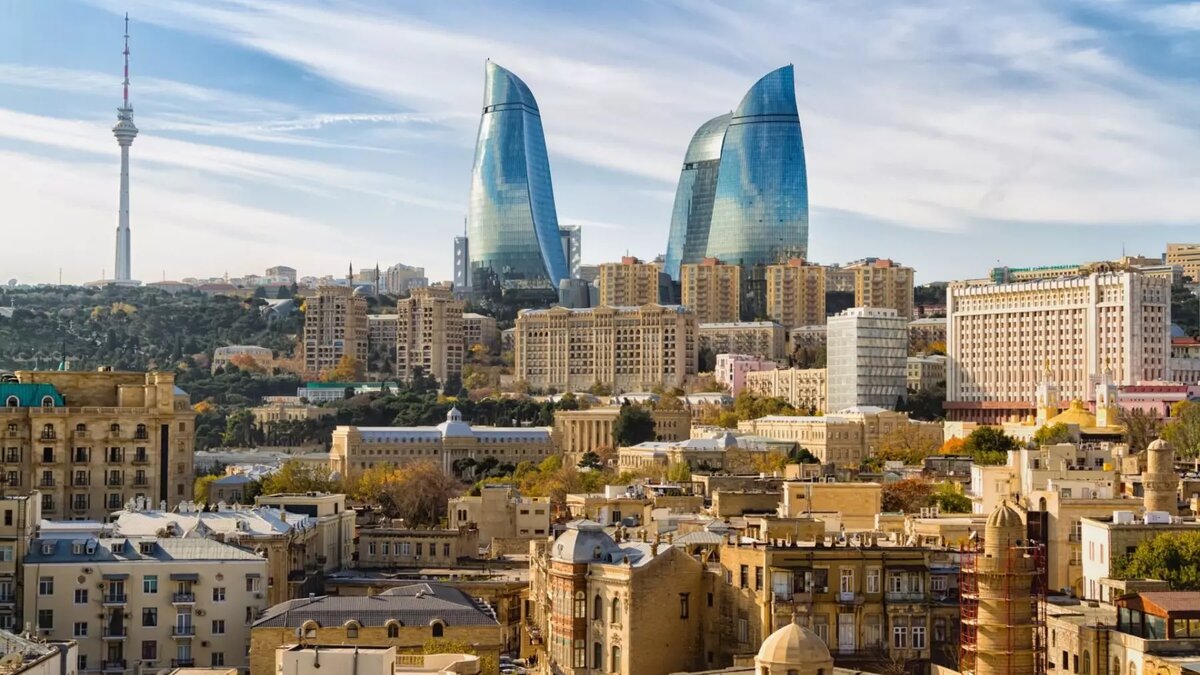     Туроператоры отмечают всплеск интереса россиян к Азербайджану. Бронирование туров на майские праздники с начала года выросло на 20-40%. Как спланировать бюджетную поездку в Баку, что посмотреть в республике за три-четыре дня и о каком риске туристам не стоит забывать — в материале «Новых известий».