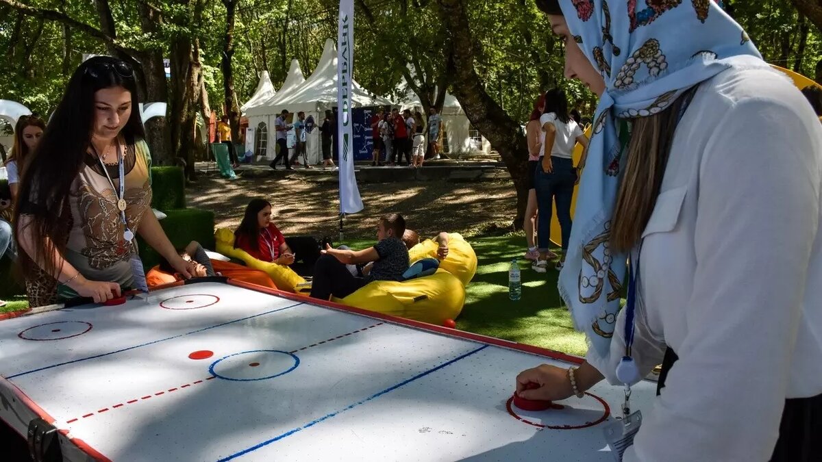     Совсем скоро школьники уйдут на весенние каникулы. Рассказываем, как провести это время с ребенком весело и полезно.