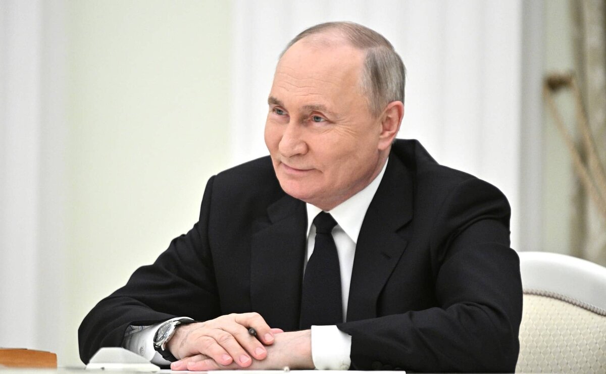Фото: Сергей Бобылёв / РИА «Новости» / с сайта Кремля (http://static.kremlin.ru/media/events/photos/big2x/89Cc7fME4A4lBAAPoK2CZWwYqNdxeiR8.jpg)
