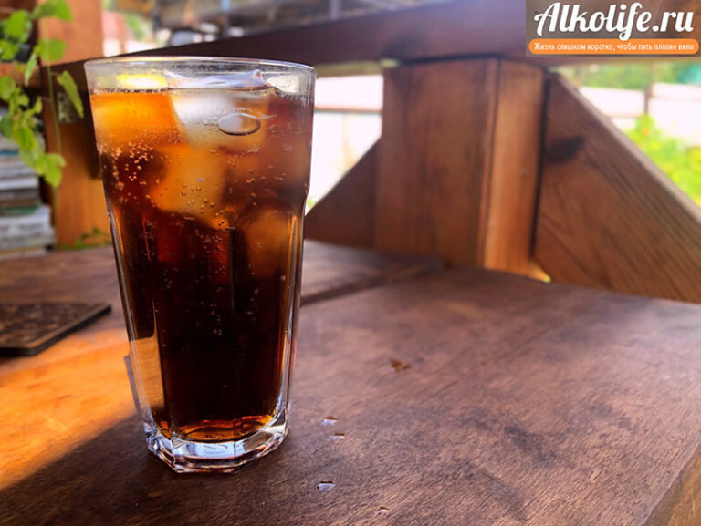 Виски с колой. (Автор фото: Смирнов Николай / Alkolife.ru)