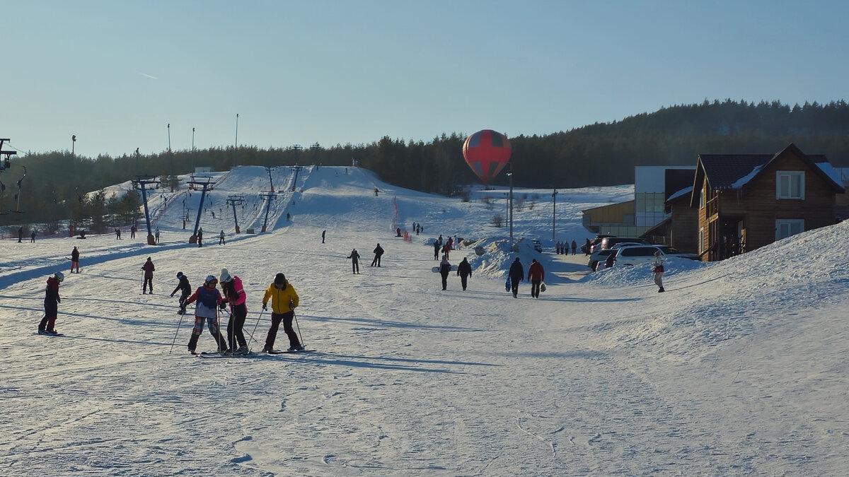красная поляна горнолыжный курорт. канатка газпром в красной поляне сочи. самый знаменитый горнолыжный курорт. домбай горнолыжный курорт горы. гора архыз горнолыжный курорт.
