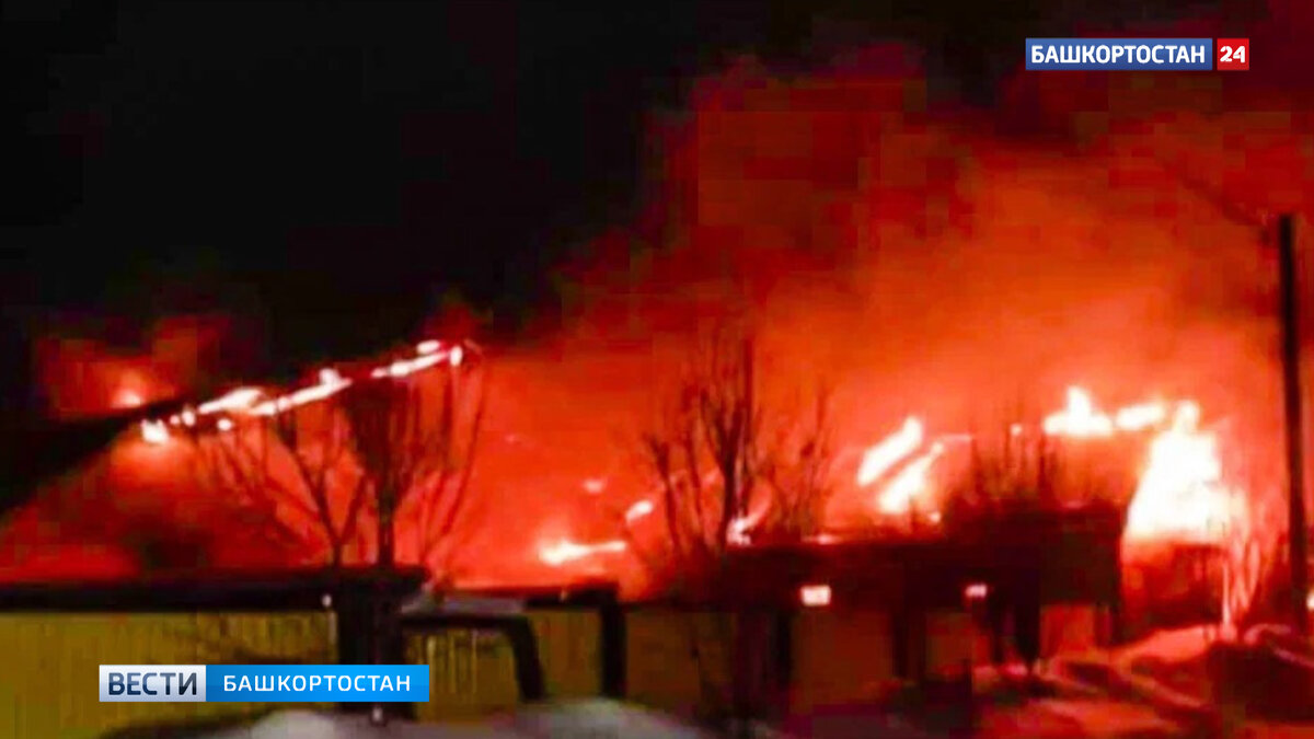    В Башкирии сотрудники ГИБДД спасли семью при пожаре