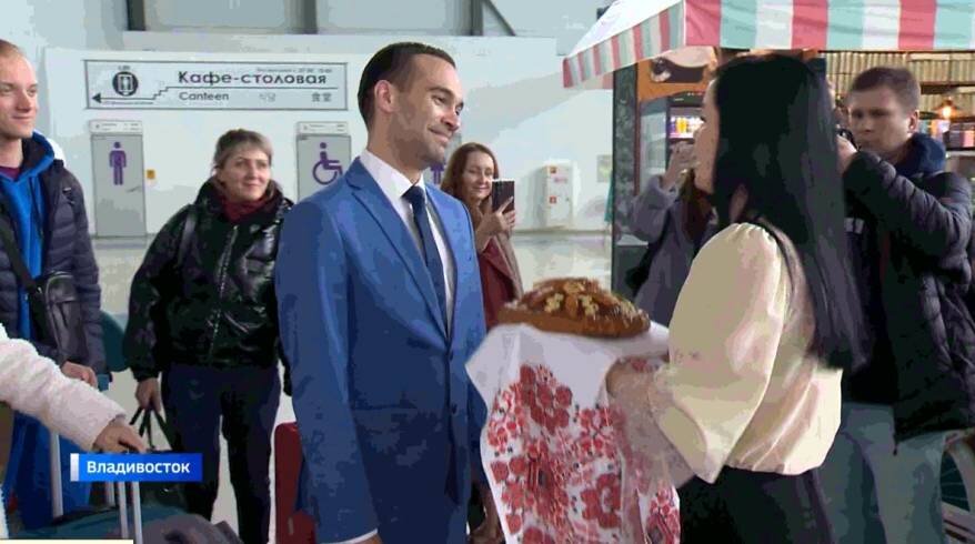 Музыканта прилетели из Донецка во Владивосток. Они примут участие в музыкальном фестивале "Дальневосточная весна"