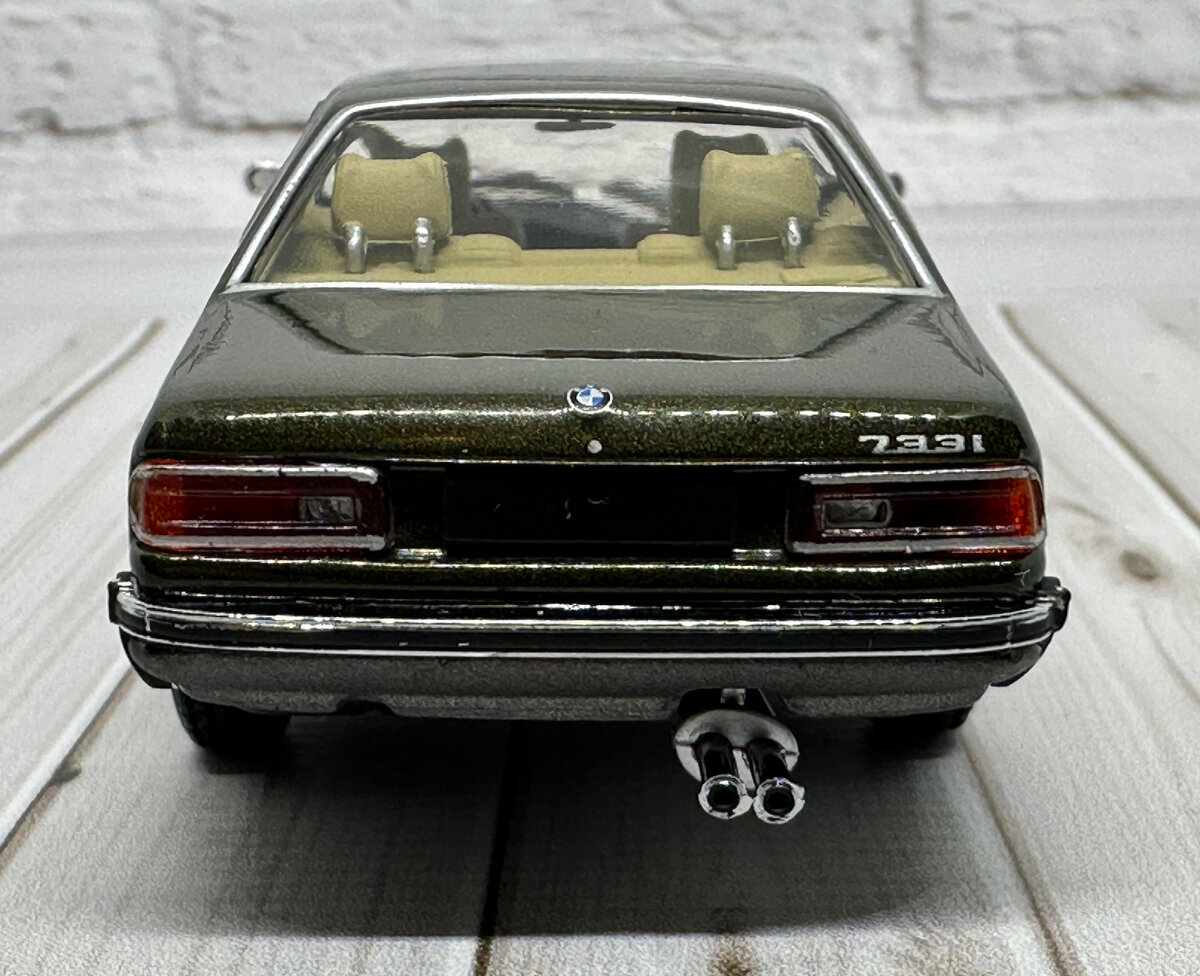 BMW 733i Большая 