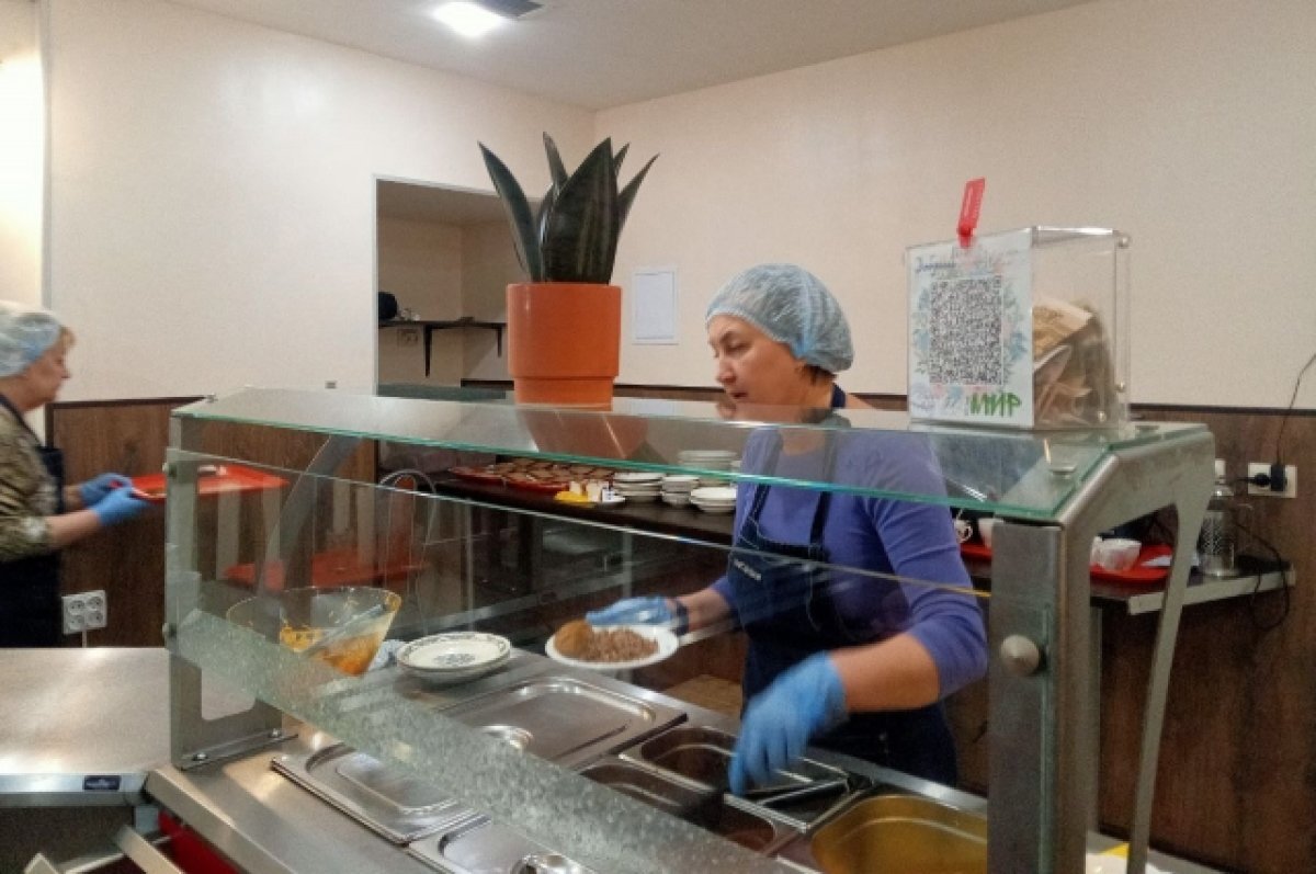    В Мурманске благотворительная столовая отметила первый год работы