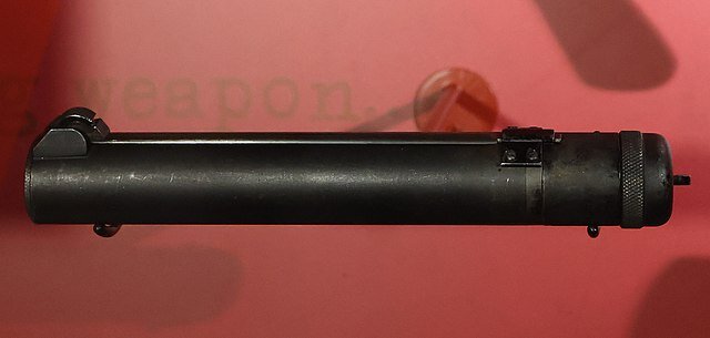 Понять, откуда эта штука стреляет, непросто, но мне кажется, что дуло находится слева. (Автор фото geni, CC BY-SA 4.0)