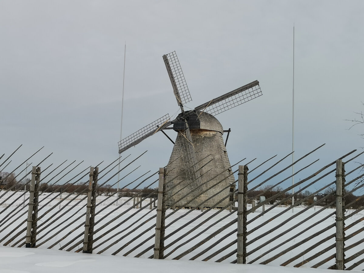 Где-то из окна автомобиля.