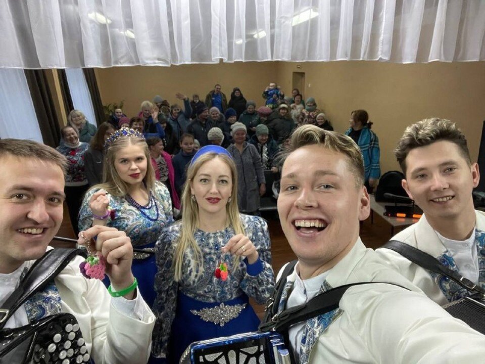    Артисты собирают полные концертные залы! Вот она, народная любовь! Фото: из личного архива героя публикации