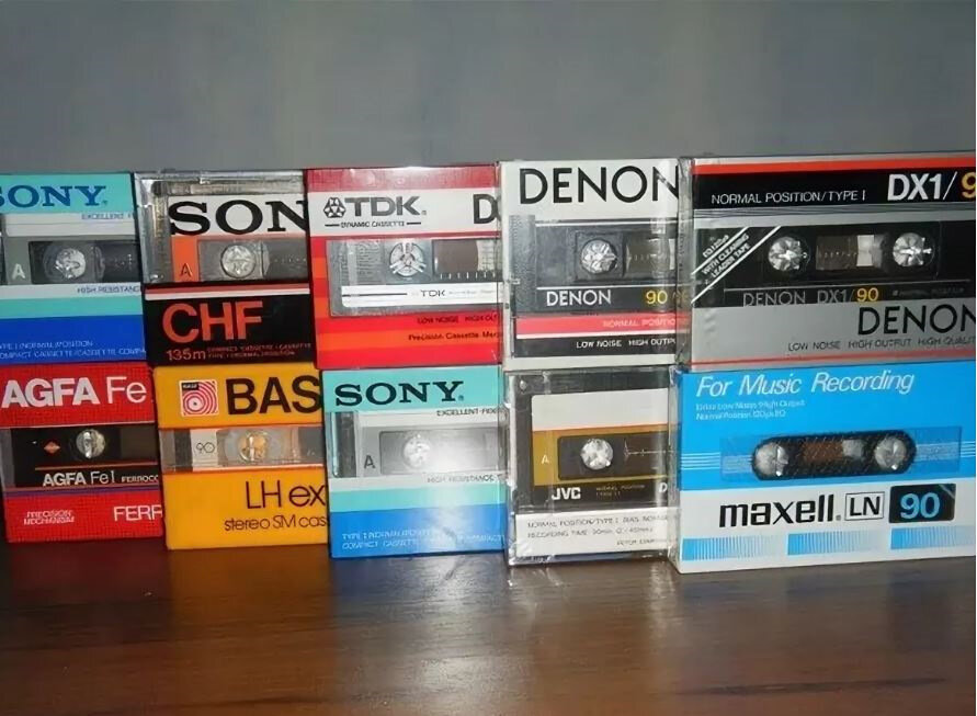 аудиокассеты с записями. сколько стоят кассеты. сколько стоят кассеты. компакт кассеты история. видеокассета вхс.