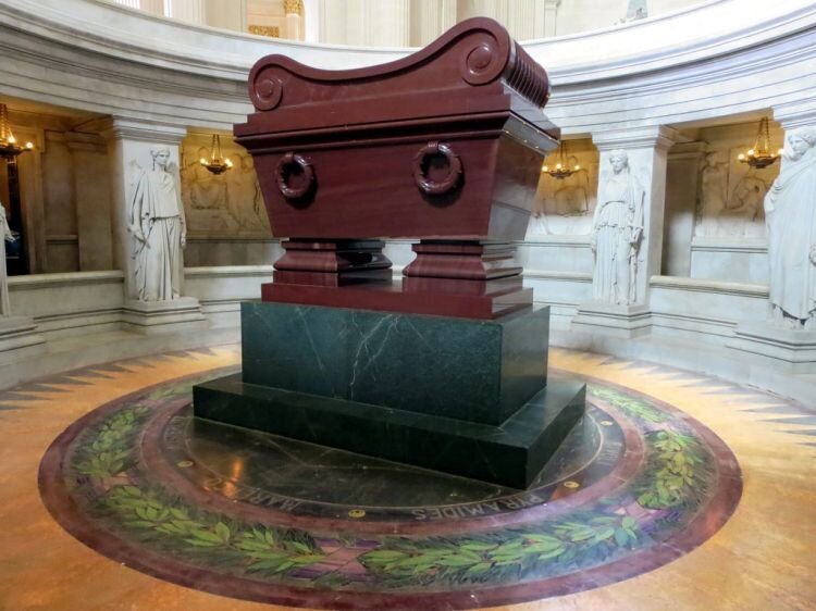 https://navicup.com/object/france-grand-tour/tomb-of-napoleon-bonaparte-234979/ru