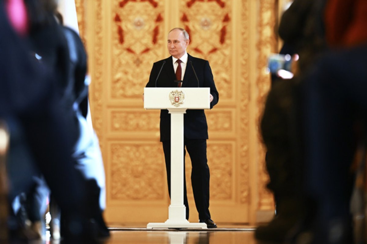    Президент РФ Владимир Путин проводит встречу со своими доверенными лицами в Кремле.