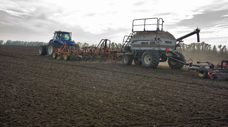    В Краснодарском крае идет яровой сев и вторая подкормка озимого клина