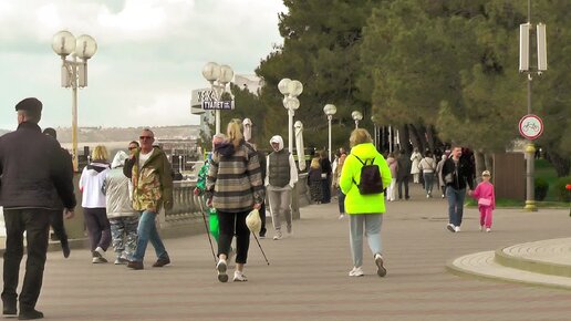 В будние дни Геленджик осадили толпы туристов