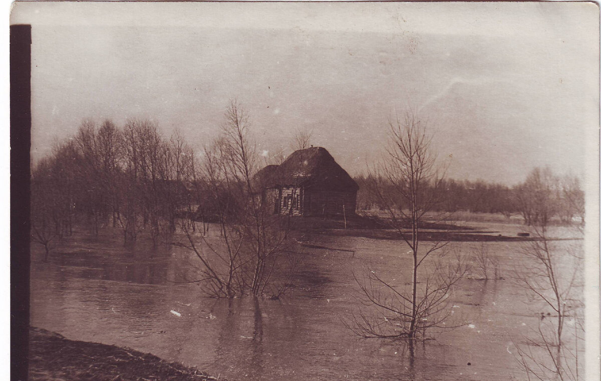 Реальное фото дома где я жил до четырёх лет.