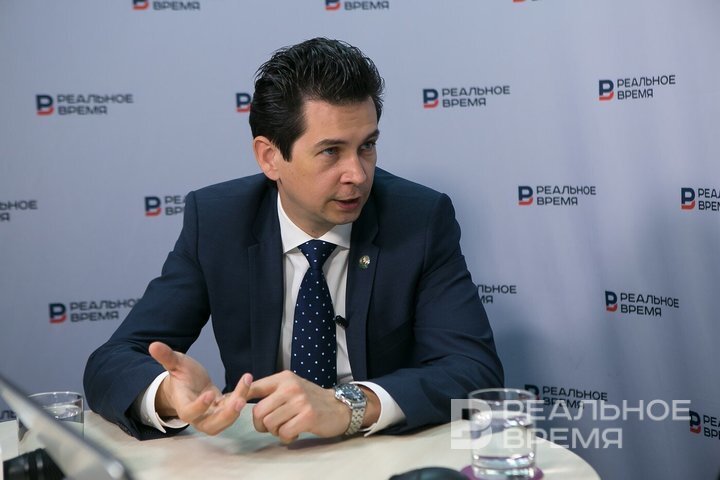 Заседание Фарид Абдулганиев начал с мажорной ноты. Роман Хасаев / realnoevremya.ru