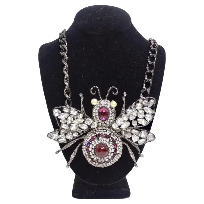 ����� ����� ���� Huge Lux Bee