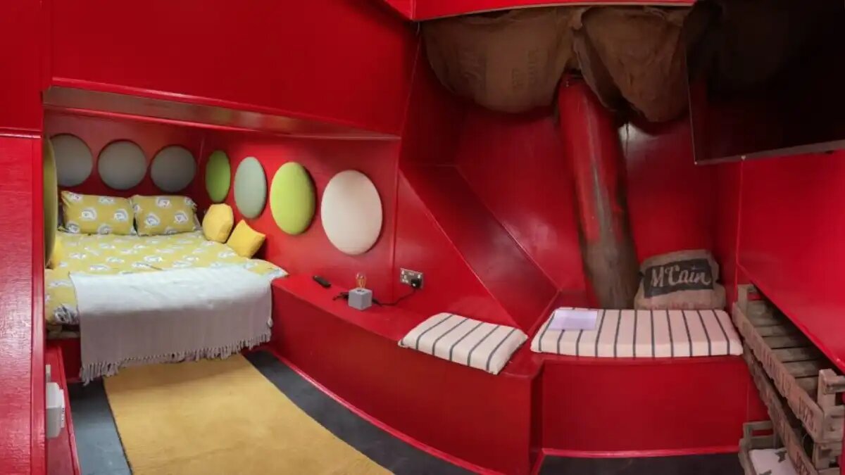 Фото: Jam Press / mirror.co.uk / hostunusual.com / Kaleb The Combine Внутри комбайна, из которого сделали жильё