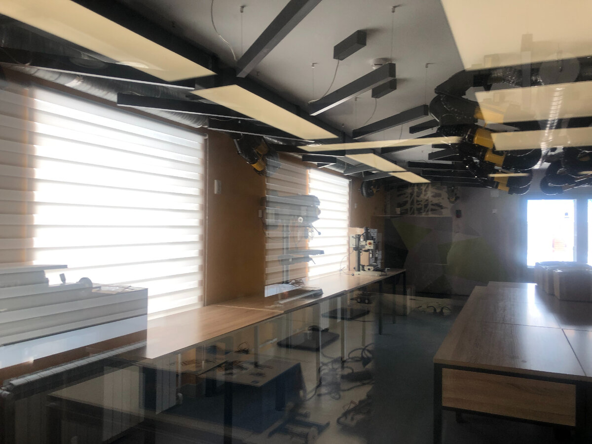 В этом помещении установлены все необходимые станки для изготовления недостающих деталей
