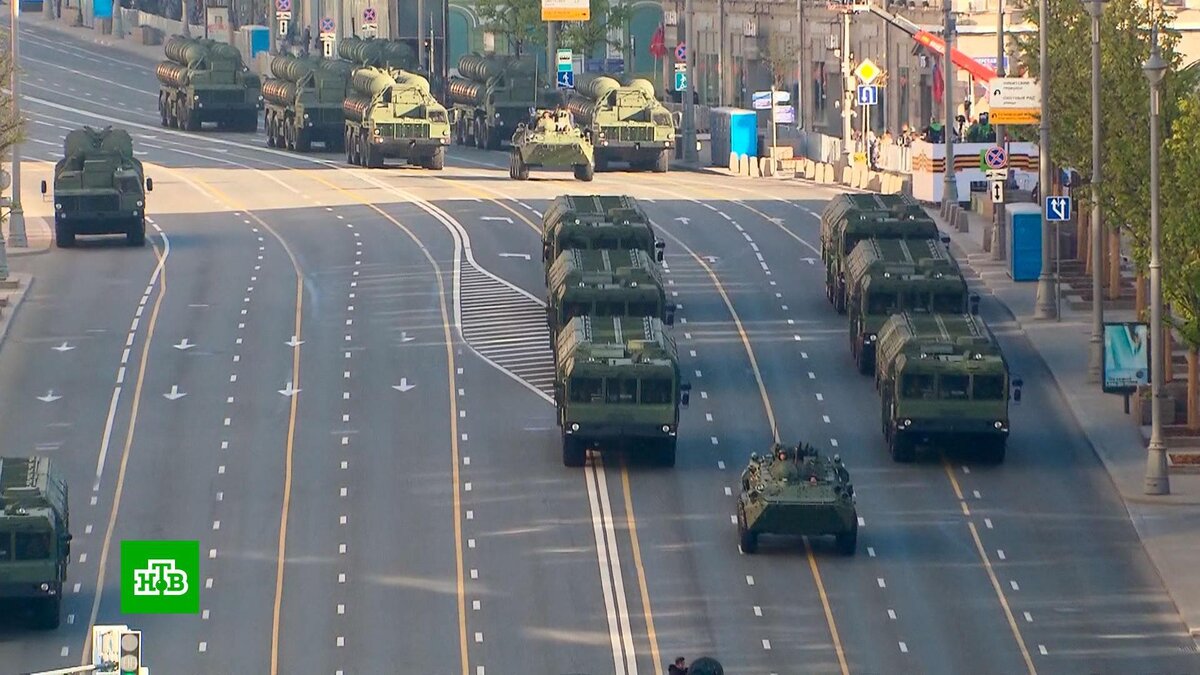    Танк Т-34, С-400, «Ярс» и тысячи участников: парад Победы на Красной площади