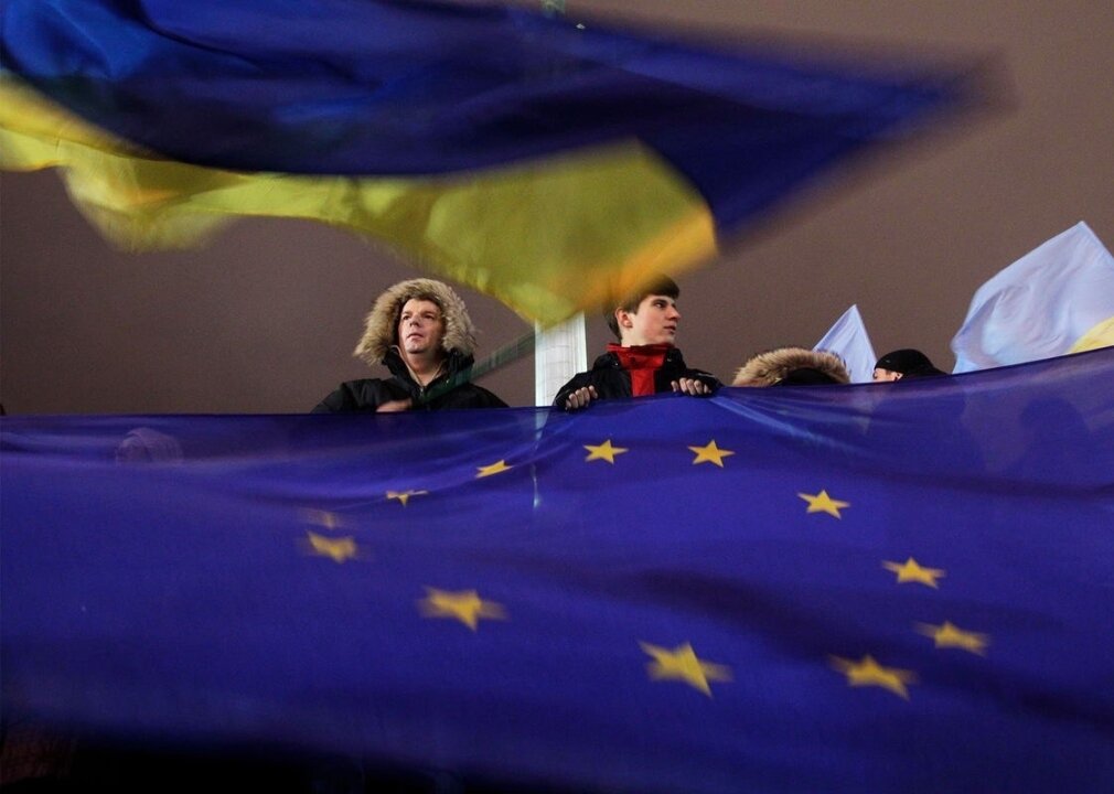    ЕК призвала начать выплаты Украине из доходов от замороженных активов РФ в июле