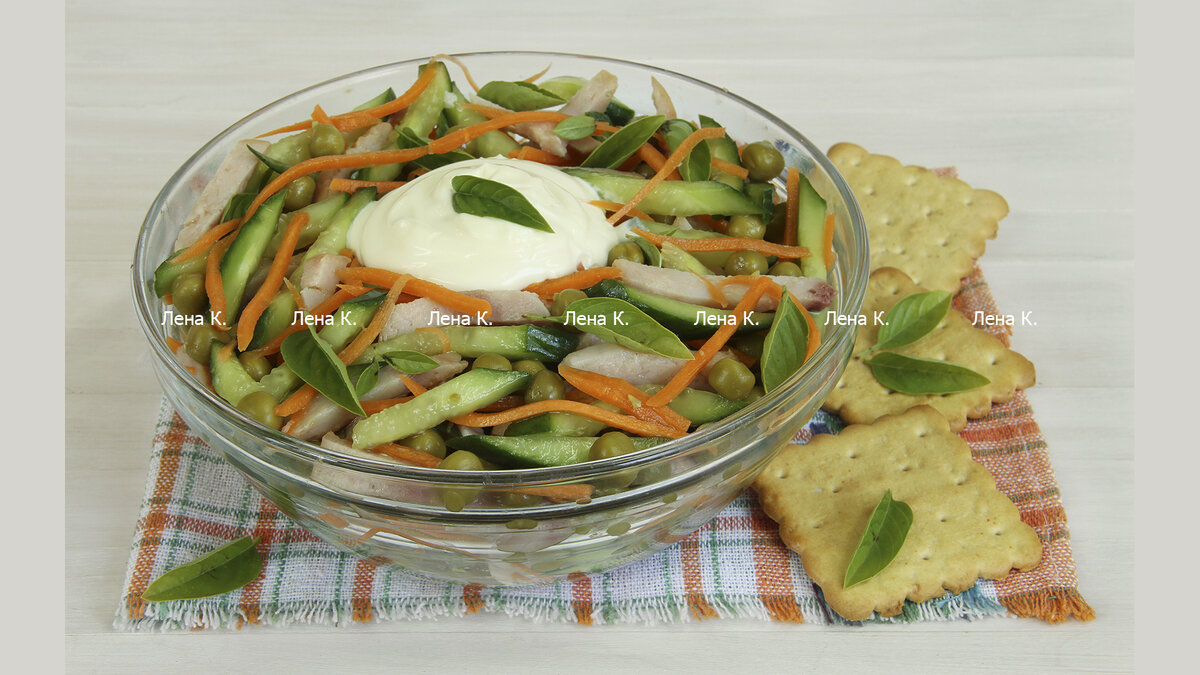 салат с ветчиной,огурцом,горошком и морковью,приготовление и фото Лены К.