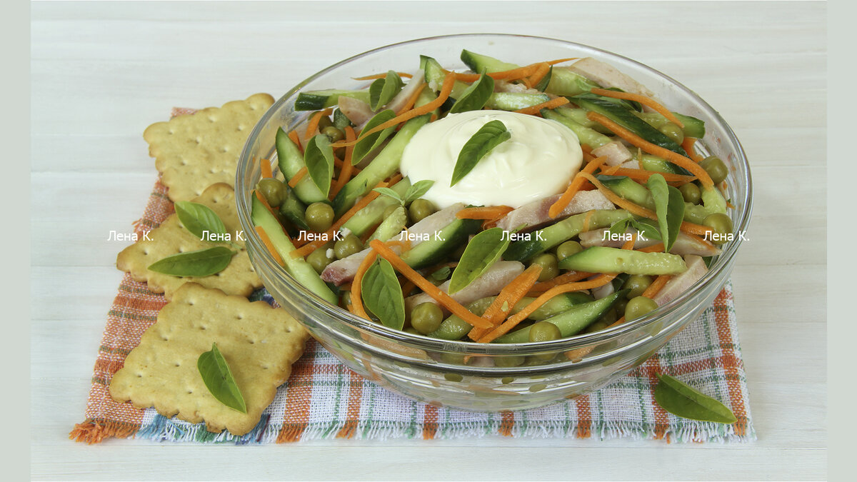 салат с ветчиной,огурцом,горошком и морковью,приготовление и фото Лены К. 