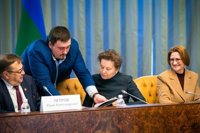    Первый полный комплект монографии уже готов. Фото: Центр социальных медиа Югры