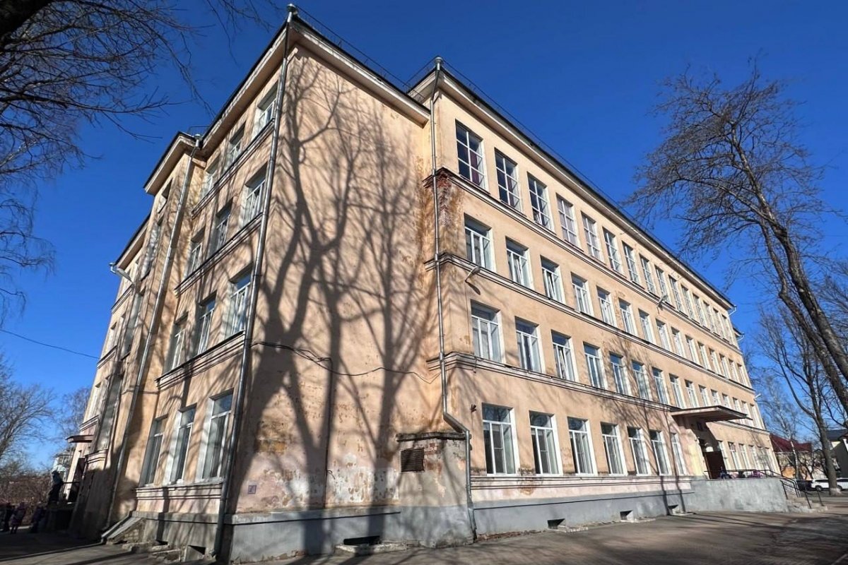    К 20 августа в Пскове планируют капитально отремонтировать школу №2